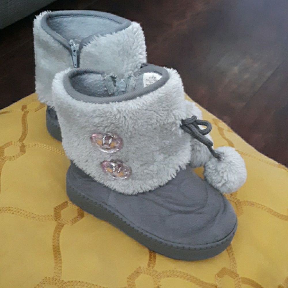 Spoiled Angel Gray Girls Fur Boots Size 7.